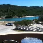 Apartamento Vidov By The