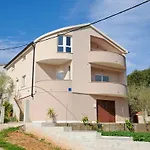 Apartamento Vidov By The
