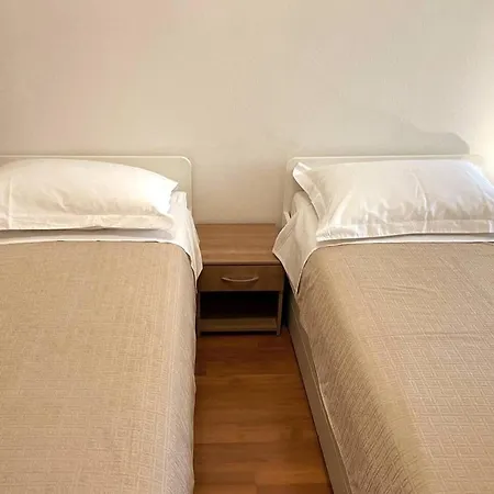 Apartamento Vidov By The