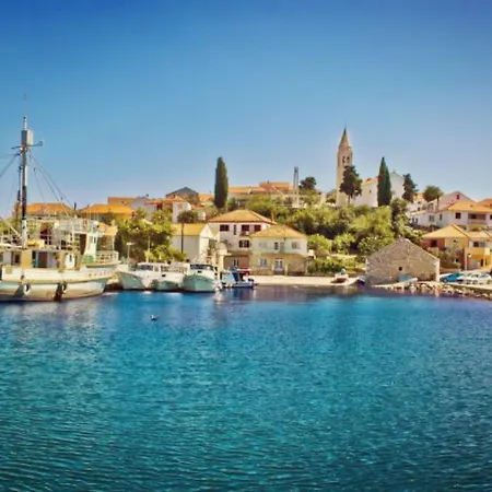 Daire Vidov By The *